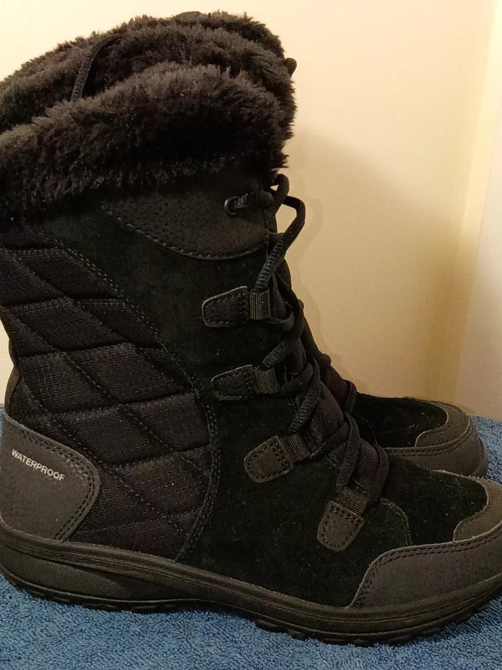 Columbia Women's Black Winter Lace-Up Boots